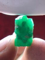 Majestic Swat Emerald: 14.86ct Crystal (17.31 x 10.61 x 10.76 mm) - Image 6