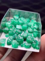 A Bold Statement in Green: 62.50 Carat Swat Emerald Rough Lot - Image 6