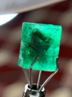 4.10 ct Swat Emerald Crystal – A Glimpse into Pakistan’s Green Legacy - Image 8