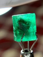 4.10 ct Swat Emerald Crystal – A Glimpse into Pakistan’s Green Legacy - Image 9