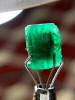 4.10 ct Swat Emerald Crystal – A Glimpse into Pakistan’s Green Legacy - Image 10
