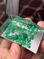 A Rare Discovery: 28.18ct Panjshir Emerald Rough - Image 9