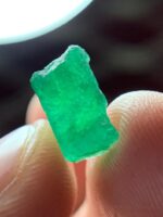 4.34ct Swat Emerald Crystal – A Compact Gem of Vivid Green - Image 3