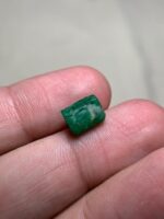 4.70ct Swat Emerald Crystal: Vibrant Green Gemstone with Strong Natural Form - Image 2