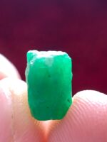 4.70ct Swat Emerald Crystal: Vibrant Green Gemstone with Strong Natural Form - Image 7