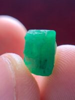 4.70ct Swat Emerald Crystal: Vibrant Green Gemstone with Strong Natural Form - Image 9