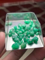 42.55 ct Swat Emerald Rough Lot – Compact Crystals with Strong Presence - Image 8