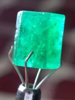 A Fine 7.65 ct Emerald Crystal from Swat: Compact, Vibrant & Collectible - Image 2