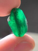 14.41ct Swat Emerald Crystal: Natural Gemstone - Image 8