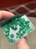43.50 ct Emerald Rough Lot Swat – Dense Crystals in Natural Form - Image 2