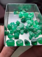 39.95 ct Swat Emerald Rough Lot — Rare Collector’s Opportunity - Image 4