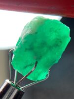 10.34ct Swat Emerald Crystal: A Bold and Brilliant Natural Treasure - Image 2