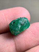 10.34ct Swat Emerald Crystal: A Bold and Brilliant Natural Treasure - Image 7