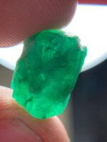 10.34ct Swat Emerald Crystal: A Bold and Brilliant Natural Treasure - Image 9
