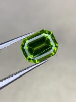15.50 Carat Peridot Gemstone: Trillion, Emerald, Cushion Cut - Image 3