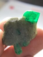 Majestic and Untamed: 33.50ct Emerald Specimen of Natural Splendor - Image 2