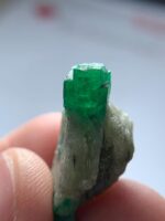 Majestic and Untamed: 33.50ct Emerald Specimen of Natural Splendor - Image 3
