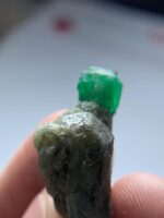 Majestic and Untamed: 33.50ct Emerald Specimen of Natural Splendor - Image 5