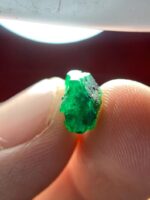 3.37 ct Swat Emerald Crystal — Natural Elegance in a Compact Size - Image 4