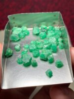 37.70ct Swat Emerald Rough Lot: Fine Green Crystals with Natural Elegance - Image 2