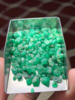 Compact Power: 64.05 ct Emerald Rough Lot from Swat Valley - Image 4