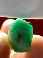 8.85ct Swat Emerald Crystal: Large, Vivid Green Gemstone with Natural Brilliance - Image 5