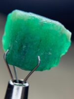 14.65ct Swat Emerald Crystal: Vibrant Natural Beauty in 11x15x10mm - Image 2