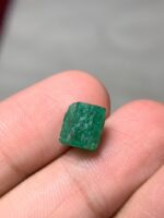 5.00ct Swat Emerald Crystal – Rich Green Color & Classic Hexagonal Form - Image 5