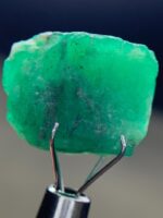 14.65ct Swat Emerald Crystal: Vibrant Natural Beauty in 11x15x10mm - Image 4