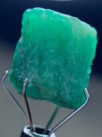 14.65ct Swat Emerald Crystal: Vibrant Natural Beauty in 11x15x10mm - Image 10