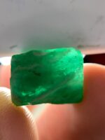 Discover the Majestic 16.55ct Emerald Crystal: A True Masterpiece of Nature - Image 4