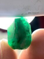 Discover the Majestic 16.55ct Emerald Crystal: A True Masterpiece of Nature - Image 9
