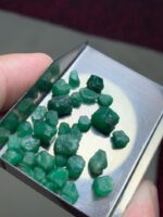 Natural Brilliance: 33.80ct Swat Emerald Lot for Collectors and Connoisseurs - Image 3