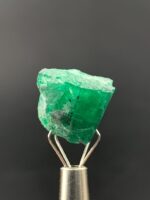Swat Valley Emerald Crystal – 14.90 Carat Raw Green Gemstone - Image 9