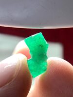 3.71ct Swat Emerald Crystal: Refined Geometry in Raw Green - Image 2