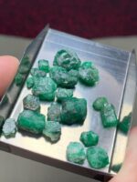 Swat Emeralds: Premium 41.55 Carat Lot of Natural Green Crystals - Image 2
