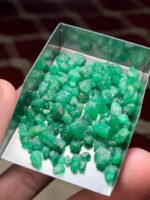 Compact yet Striking: 61.50ct Swat Emerald Rough - Image 12