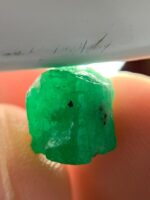 Exploring the Timeless Elegance of a 7.20ct Emerald Crystal: A Jewel of Natural Beauty - Image 4
