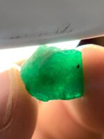 Exploring the Timeless Elegance of a 7.20ct Emerald Crystal: A Jewel of Natural Beauty - Image 5
