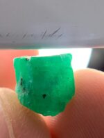 Exploring the Timeless Elegance of a 7.20ct Emerald Crystal: A Jewel of Natural Beauty - Image 8