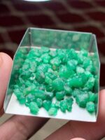 Compact yet Striking: 61.50ct Swat Emerald Rough - Image 9