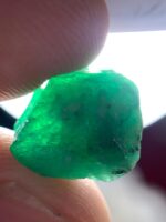 Exploring the Timeless Elegance of a 7.20ct Emerald Crystal: A Jewel of Natural Beauty - Image 10