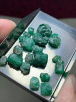 Swat Emeralds: Premium 41.55 Carat Lot of Natural Green Crystals - Image 5