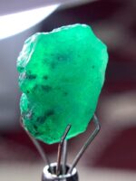 9.41 ct Swat Emerald Crystal – Vivid Green Elegance in Natural Form - Image 2