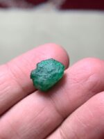 9.41 ct Swat Emerald Crystal – Vivid Green Elegance in Natural Form - Image 4