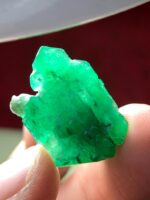 Monument of Nature: 24.95ct Swat Emerald Crystal - Image 3