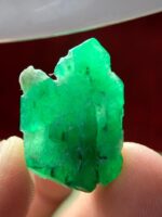 Monument of Nature: 24.95ct Swat Emerald Crystal - Image 4