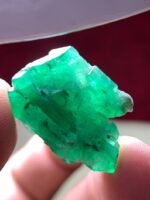 Monument of Nature: 24.95ct Swat Emerald Crystal - Image 5