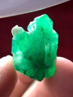 Monument of Nature: 24.95ct Swat Emerald Crystal - Image 8
