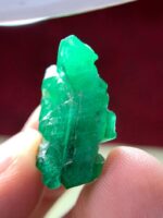 Monument of Nature: 24.95ct Swat Emerald Crystal - Image 10